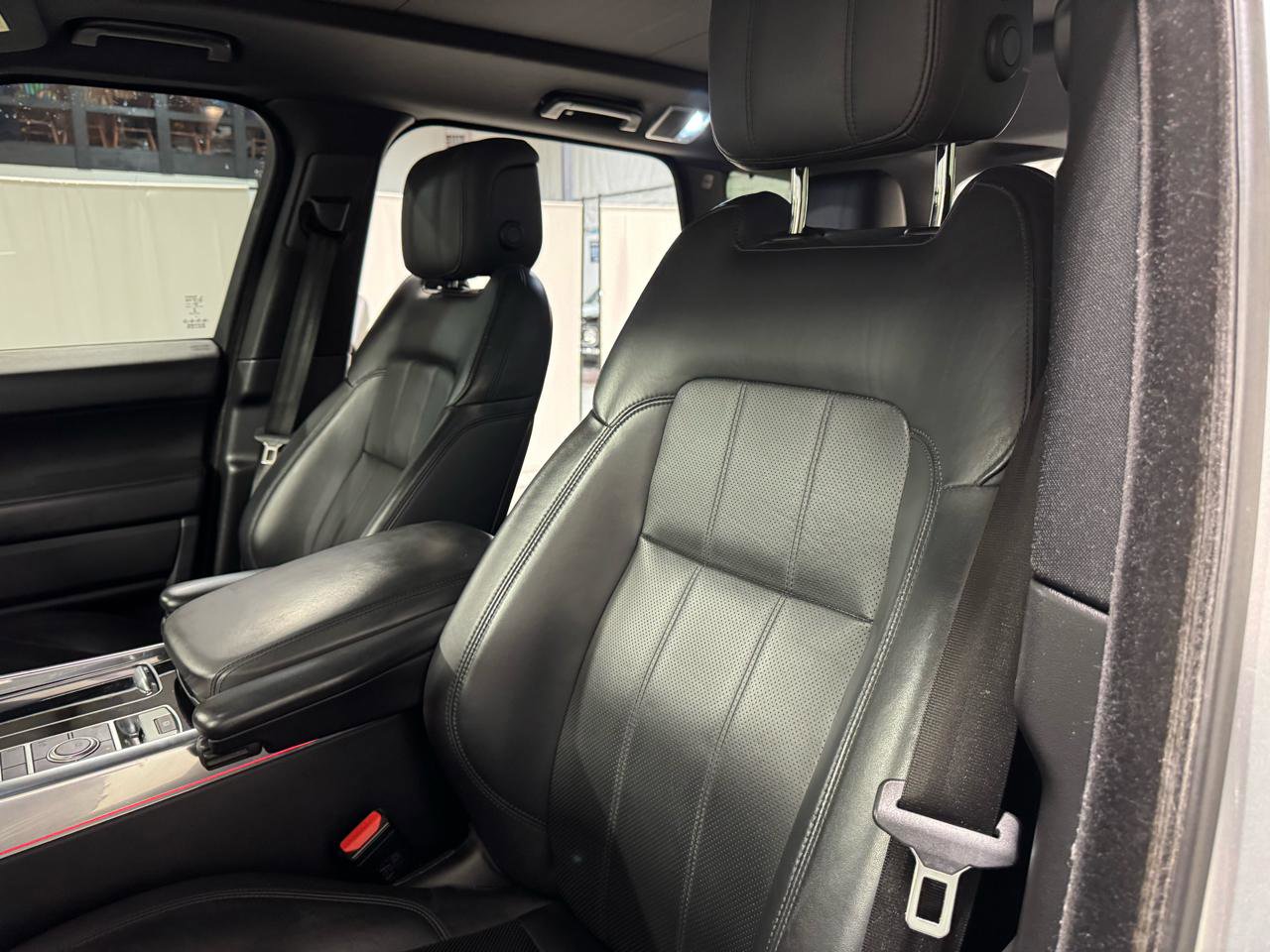 Used 2019 Land Rover Range Rover Sport HSE AWD/4WD image 25