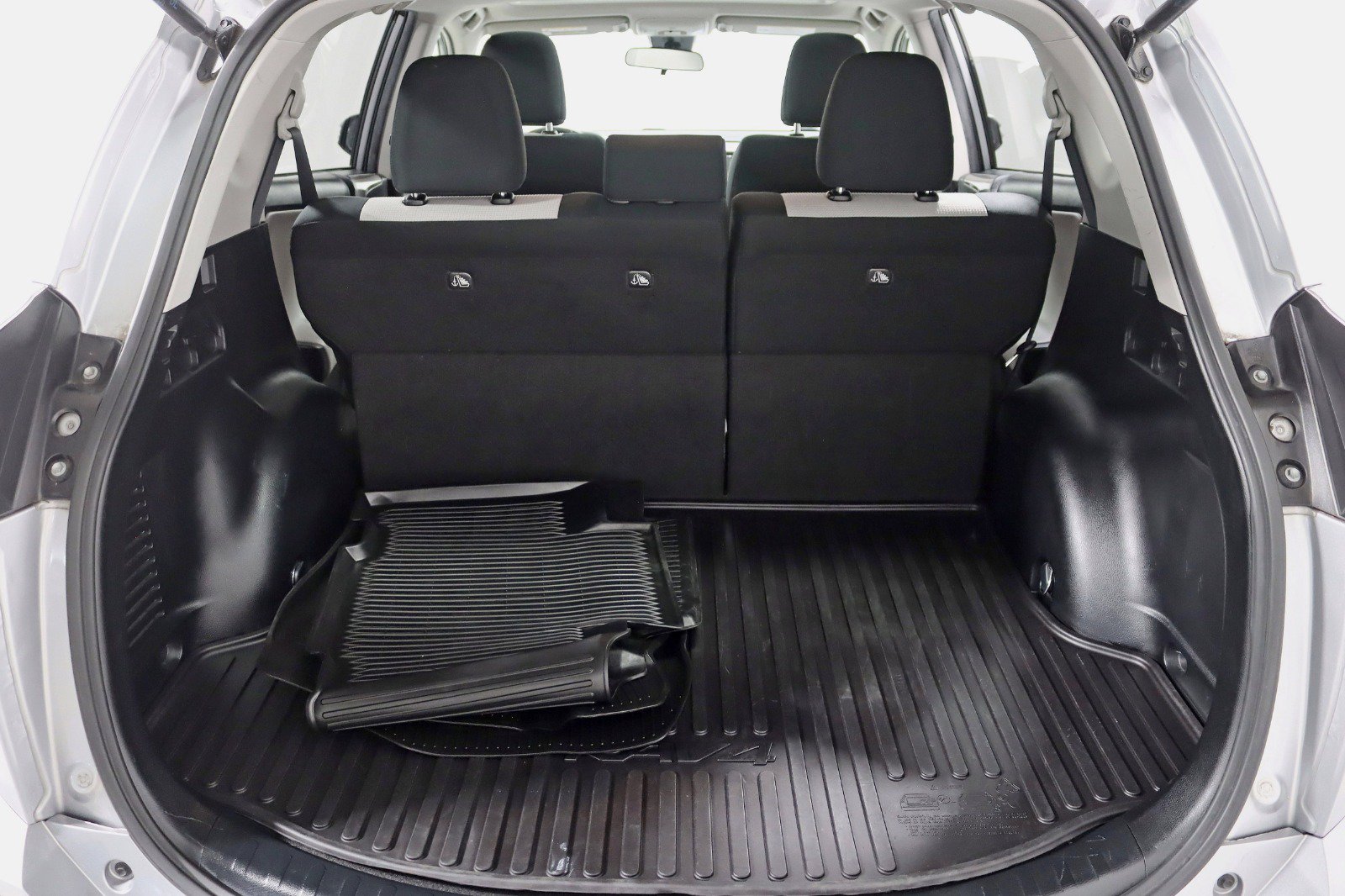 Used 2018 Toyota RAV4 XLE w/ Plus Extra Value Package AWD/4WD image 32