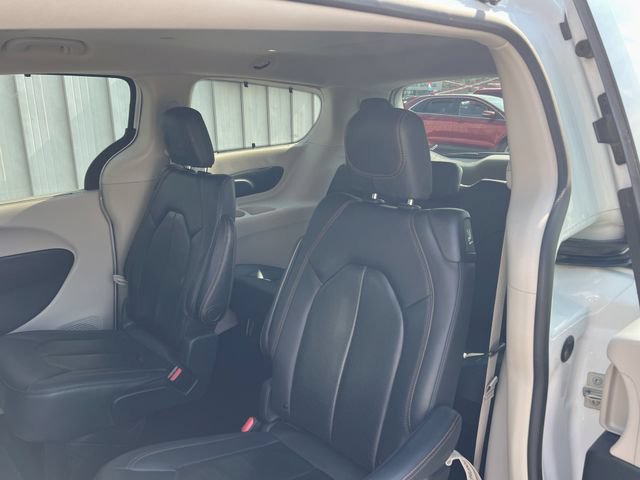 Used 2020 Chrysler Pacifica Touring-L Plus w/ Advanced Safetytec Group FWD image 13