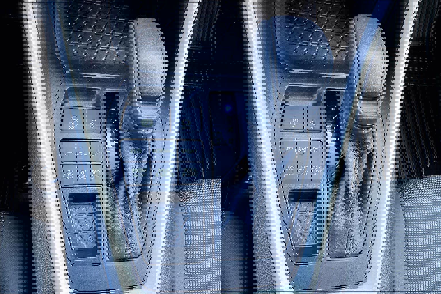 Certified 2021 Toyota RAV4 LE image 33