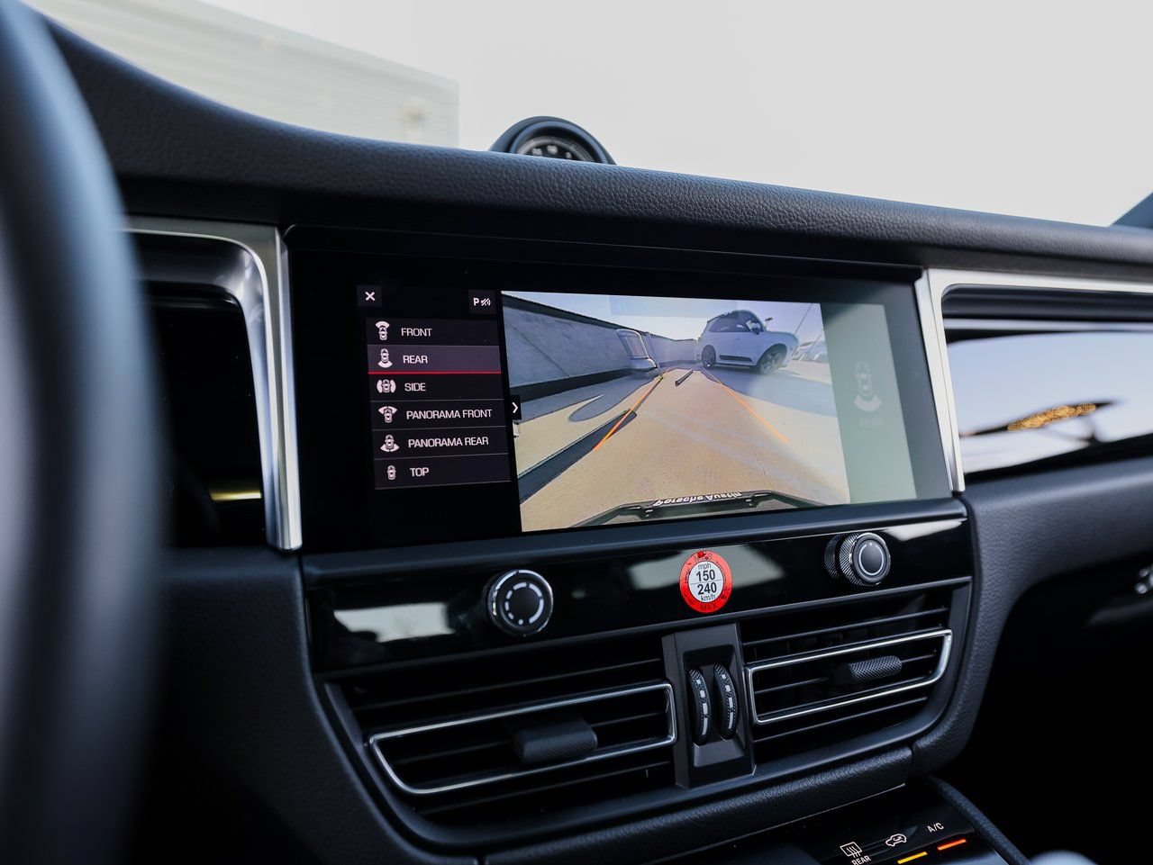 Certified 2026 Porsche Macan AWD/4WD image 19