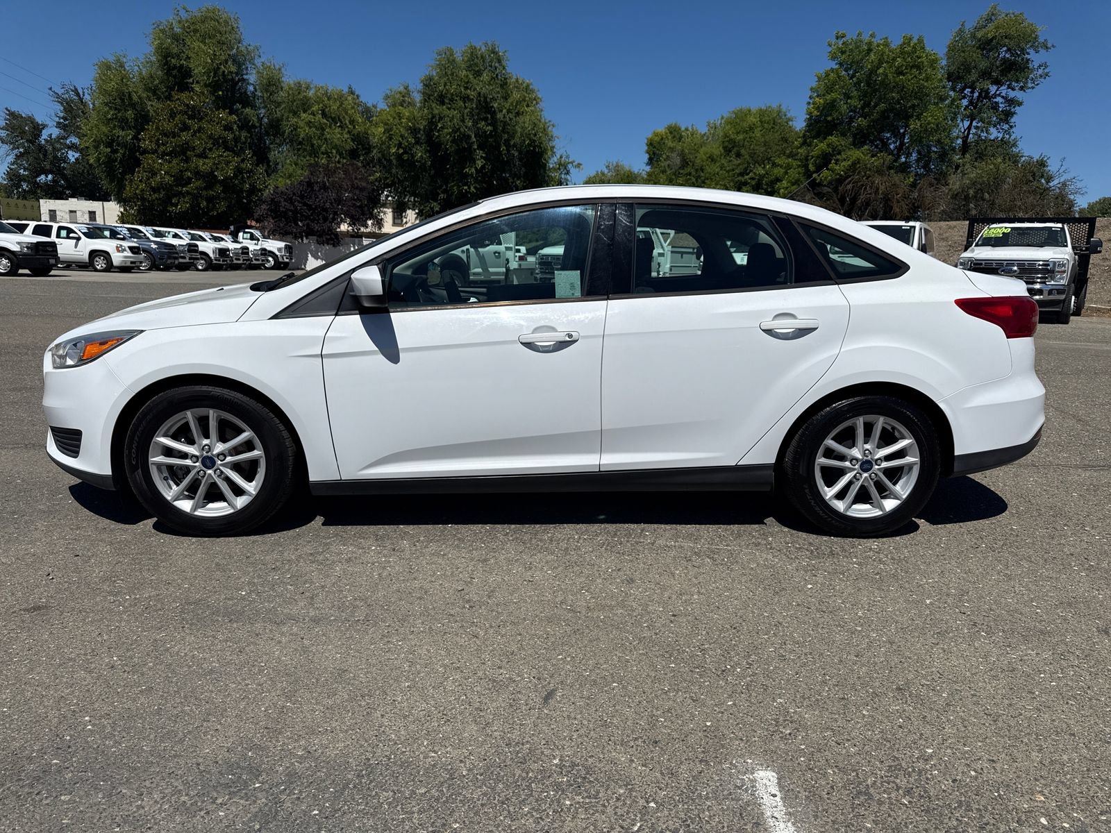 Used 2018 Ford Focus SE FWD image 2