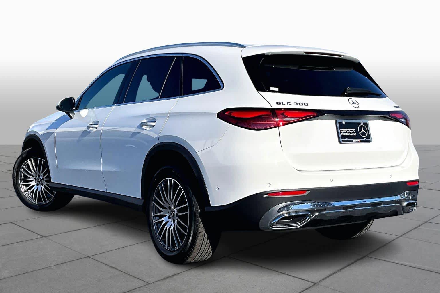 Used 2025 Mercedes-Benz GLC 300 4MATIC image 12