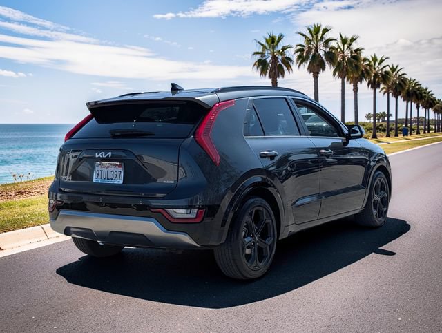 Used 2023 Kia Niro SX Touring FWD image 5