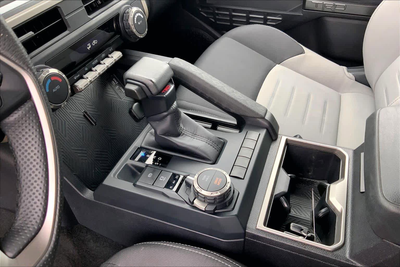 Used 2025 Toyota Tacoma TRD Sport AWD/4WD image 16
