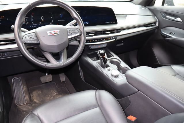 Used 2025 Cadillac XT4 Premium Luxury FWD image 4