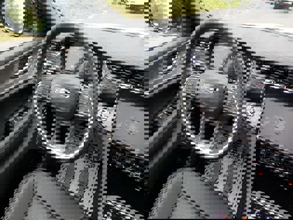 New 2025 Jeep Grand Cherokee Limited image 18