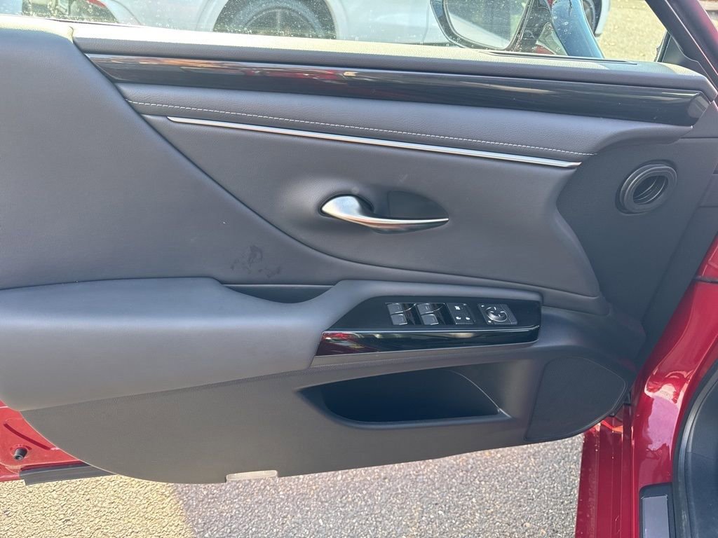 Used 2024 Lexus ES 350 w/ Accessory Package (Z1) image 13