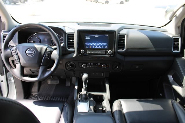 Used 2024 Nissan Frontier SL AWD/4WD image 16