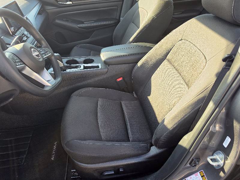 Used 2025 Nissan Altima 2.5 SV FWD image 8