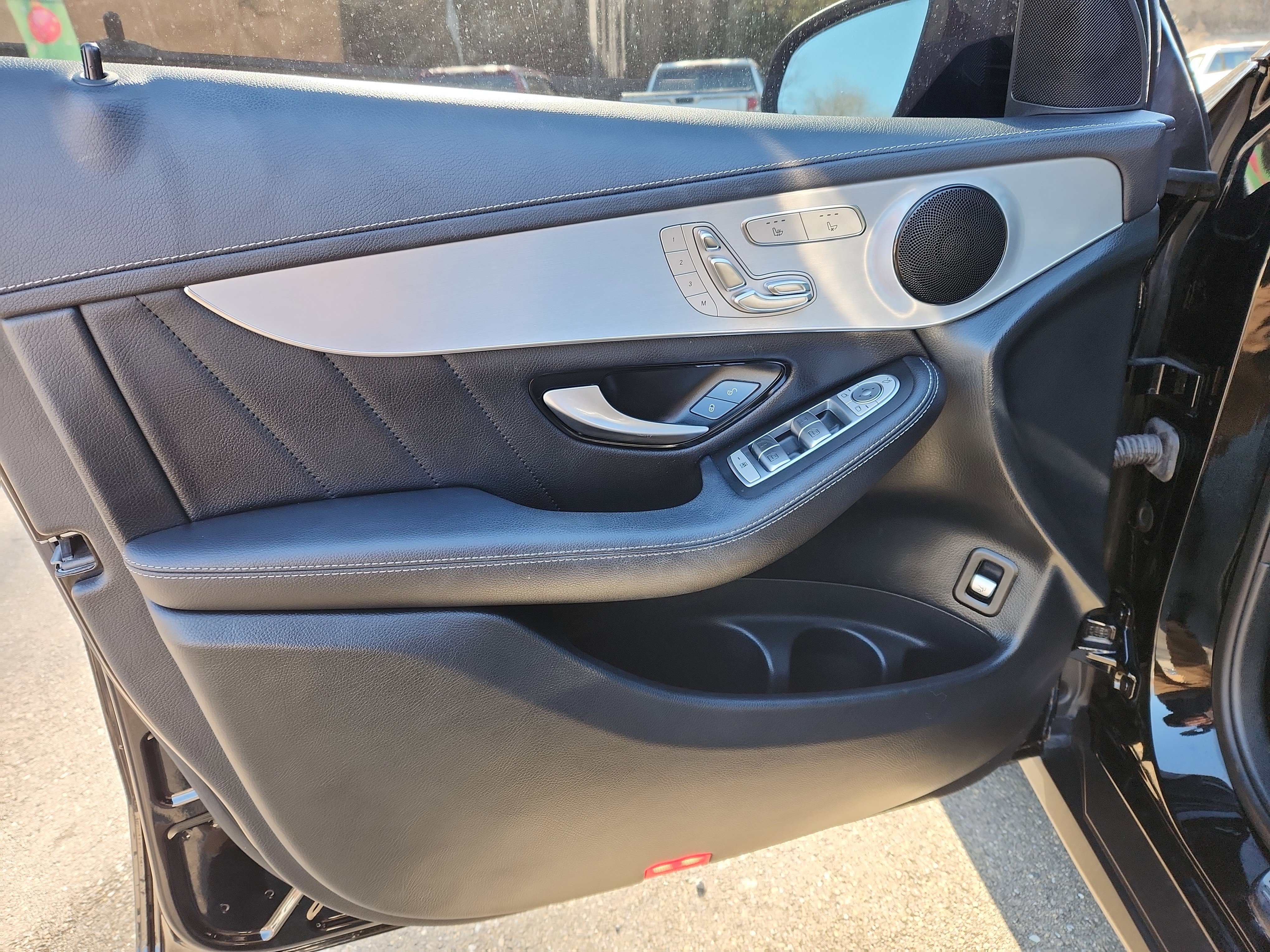 Used 2019 Mercedes-Benz GLC 300 image 21