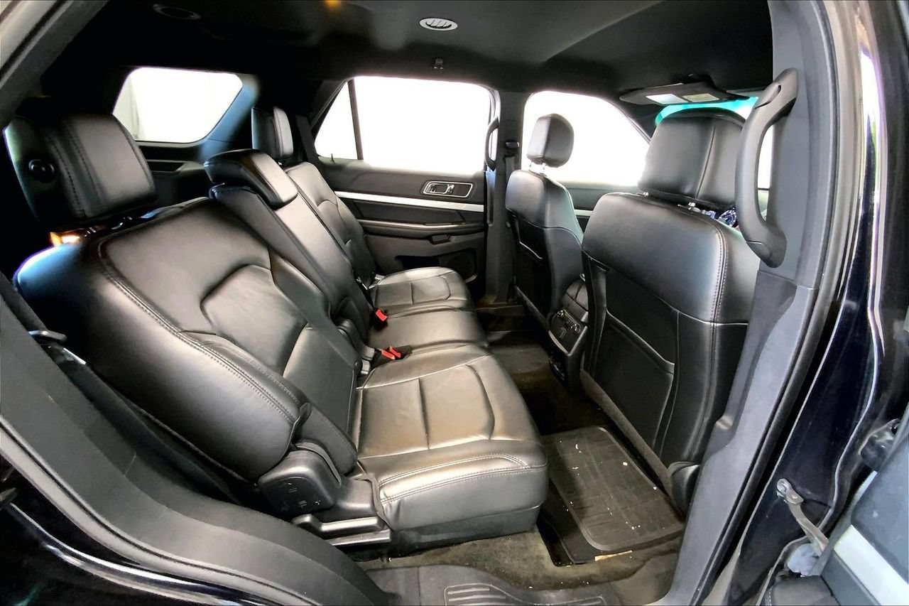 Used 2017 Ford Explorer XLT w/ Equipment Group 202A FWD image 25