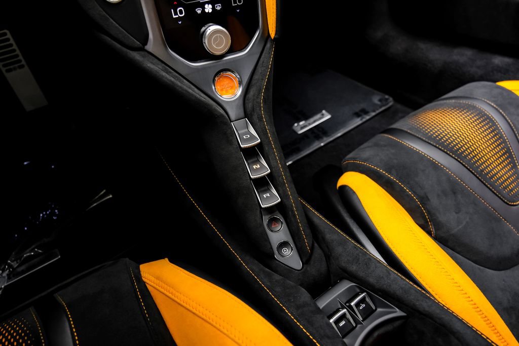 Used 2026 McLaren 750S Spider RWD image 26