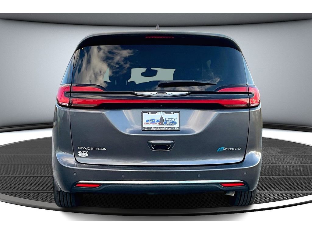 Used 2022 Chrysler Pacifica Touring-L image 5