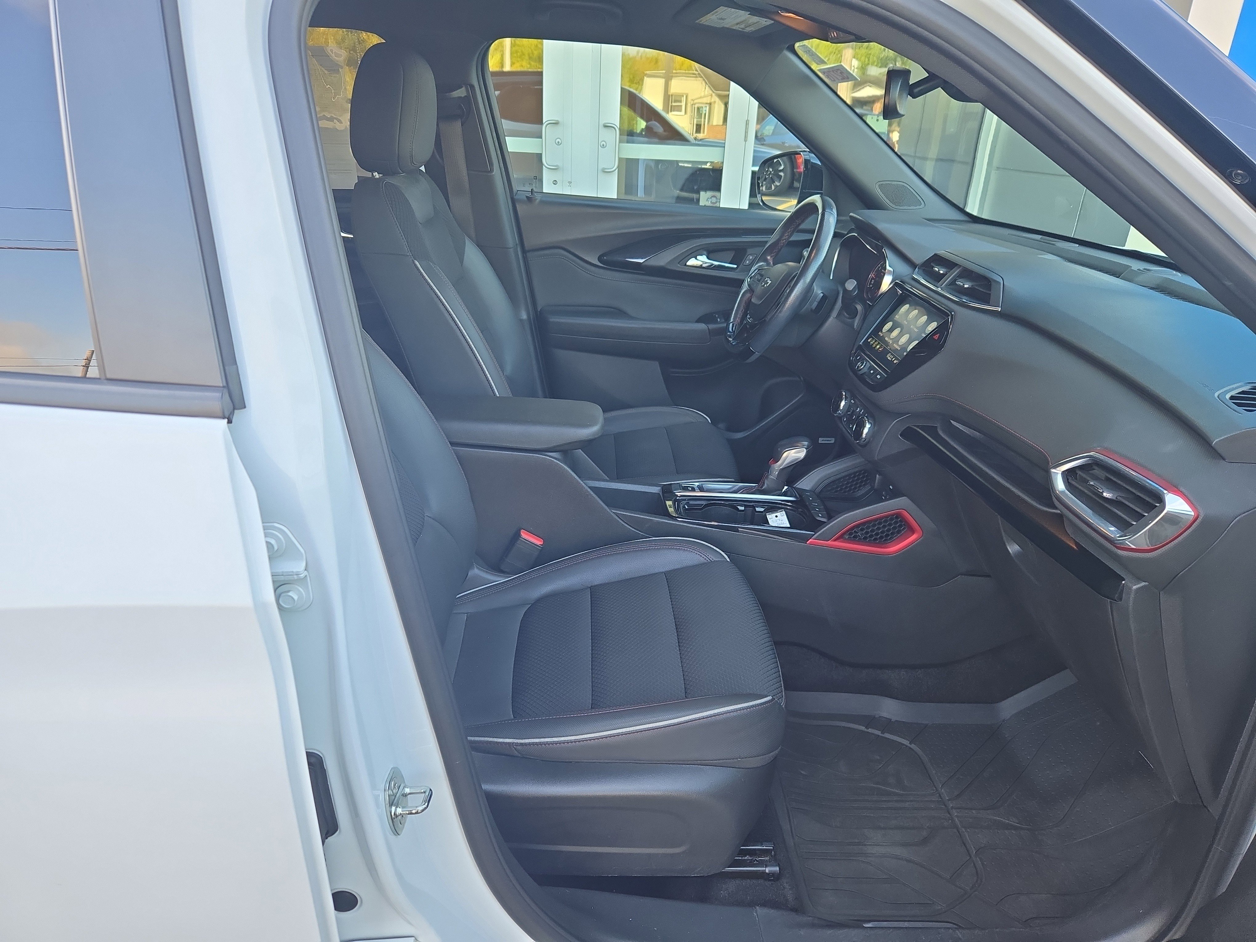 Certified 2021 Chevrolet TrailBlazer RS w/ Technology Package image 18