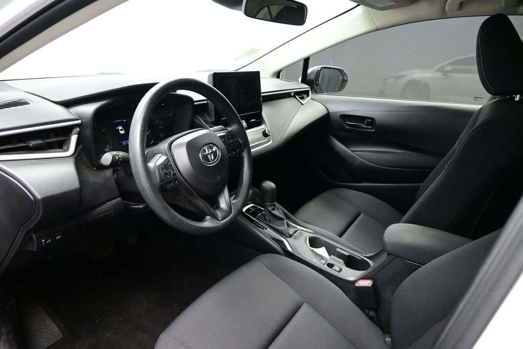 Used 2025 Toyota Corolla LE FWD image 10
