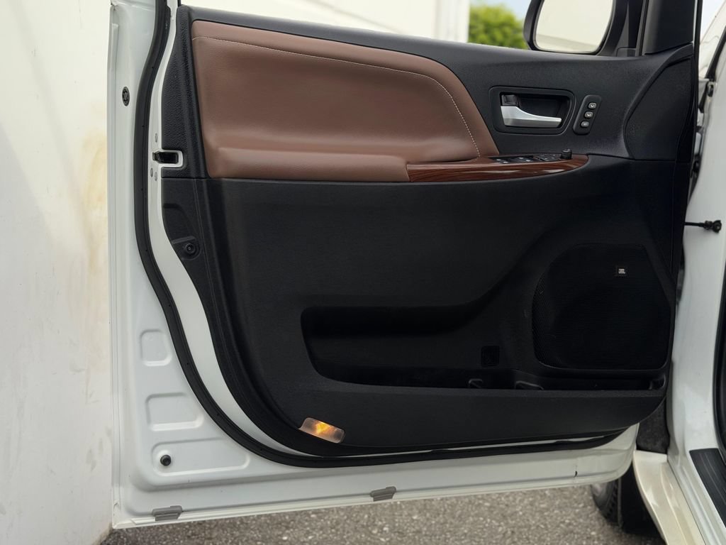 Certified 2017 Toyota Sienna Limited Premium AWD/4WD image 10