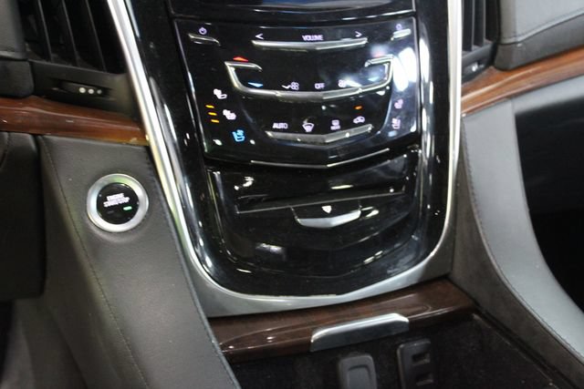 Used 2018 Cadillac Escalade Premium Luxury AWD/4WD image 19