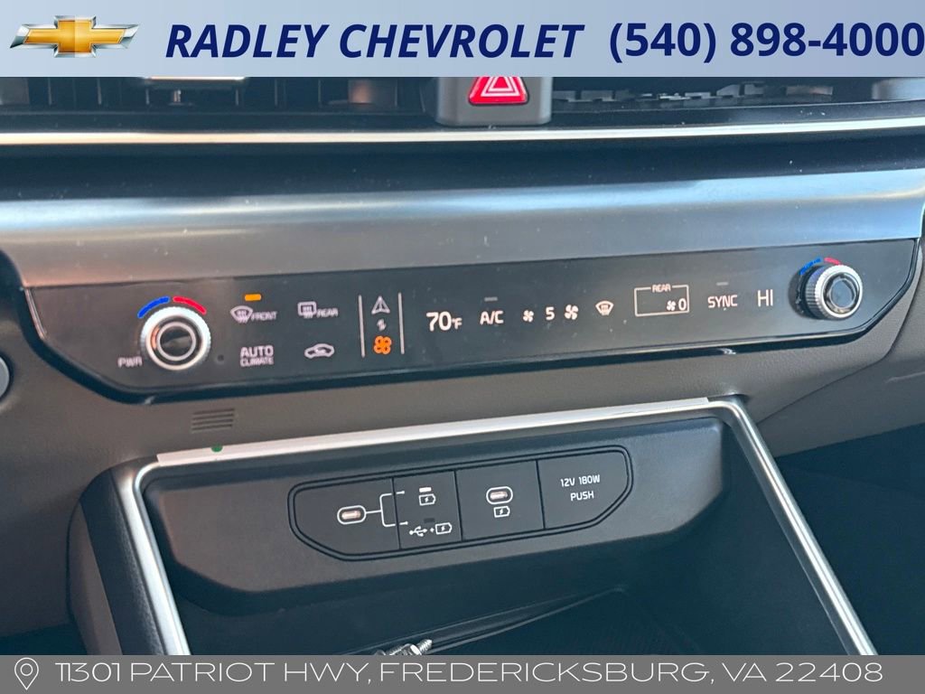 Used 2025 Kia Carnival image 19