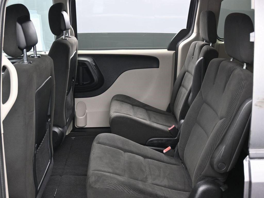 Used 2017 Dodge Grand Caravan SE image 26