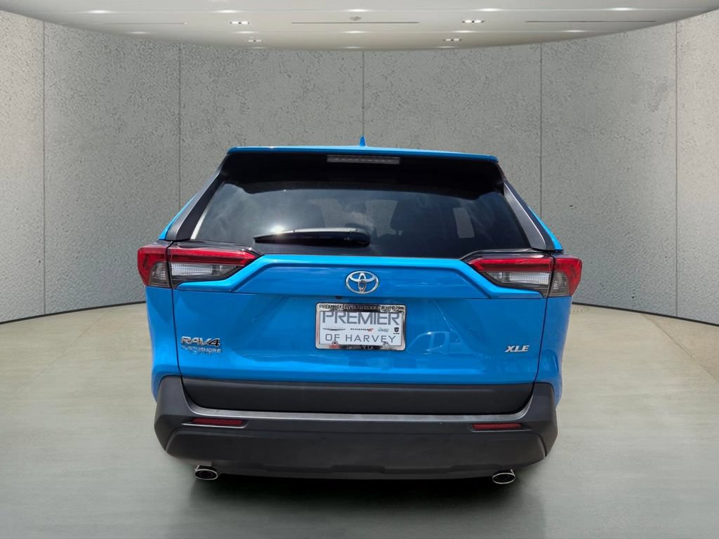 Used 2021 Toyota RAV4 XLE w/ Convenience Package FWD image 4