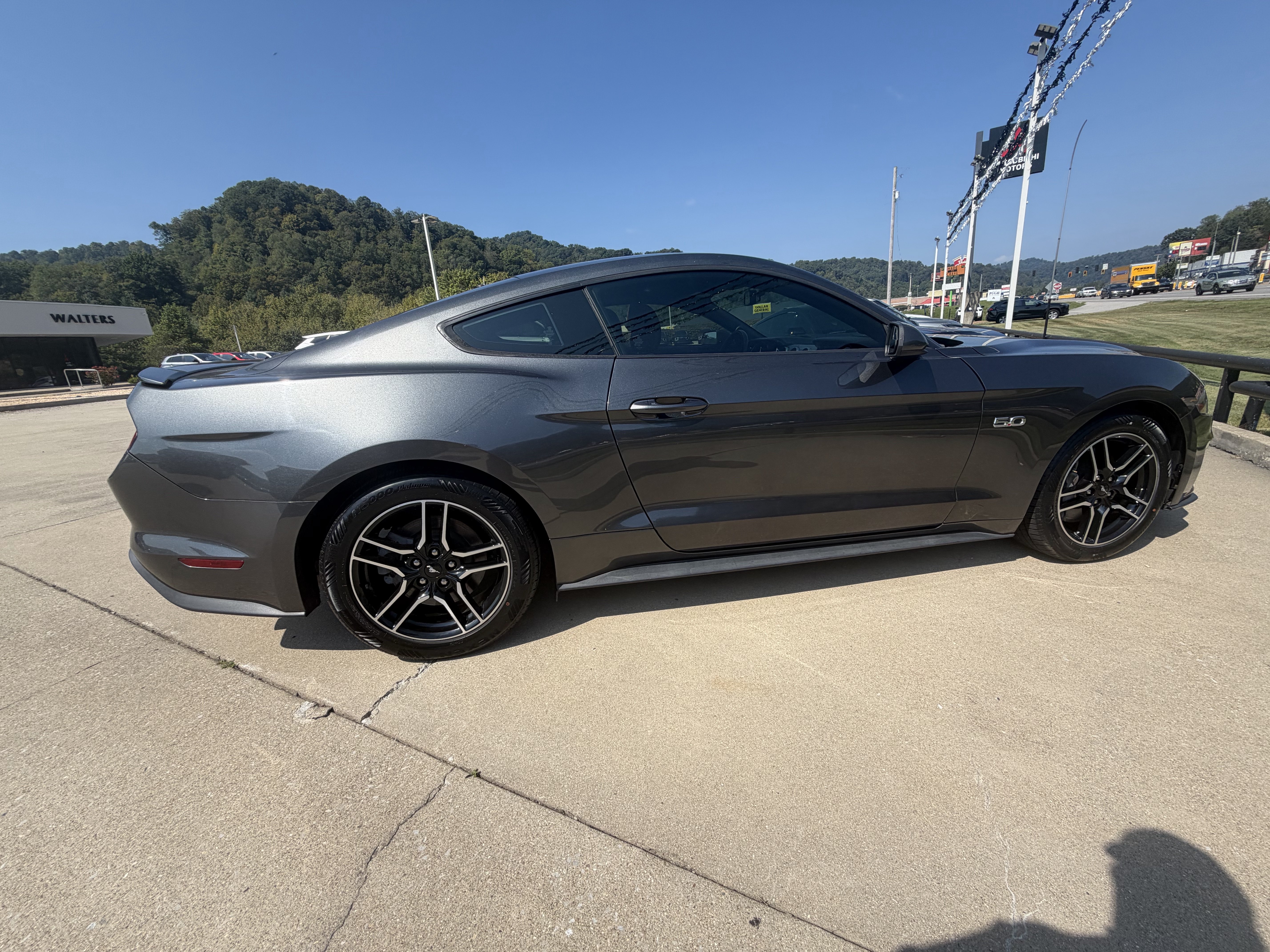 Used 2018 Ford Mustang GT RWD image 8