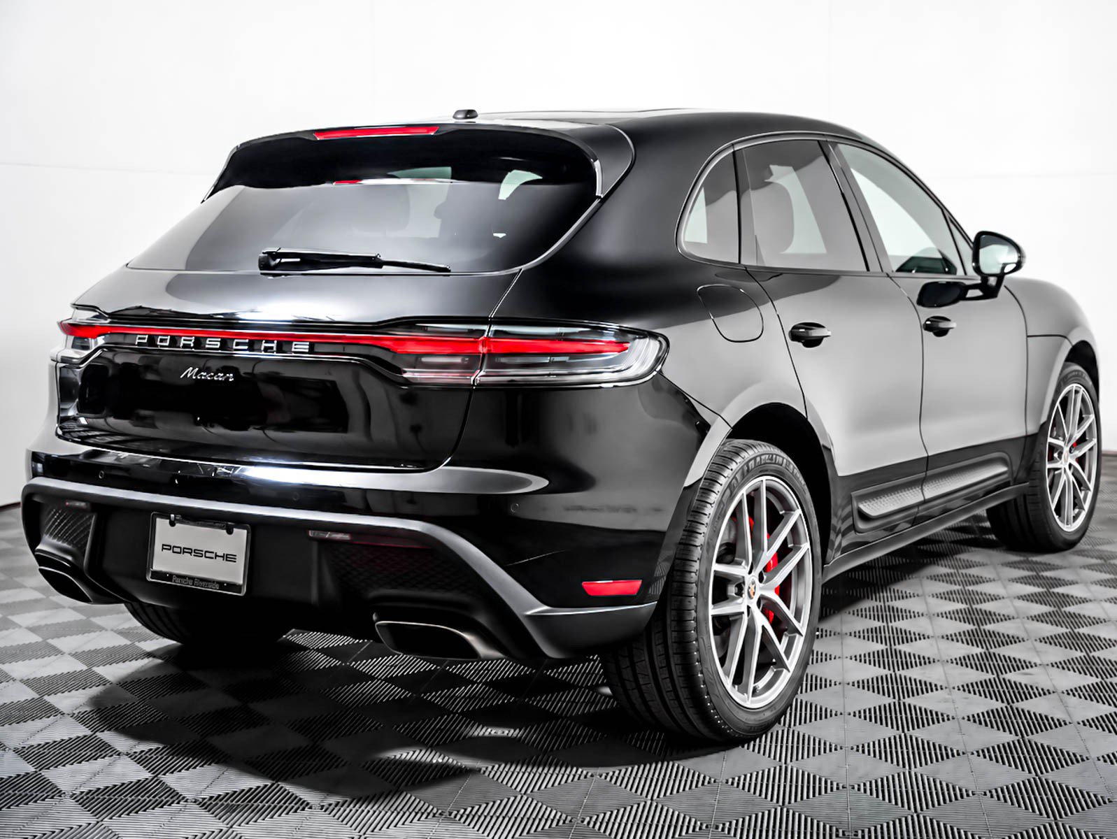 Certified 2023 Porsche Macan S AWD/4WD image 10