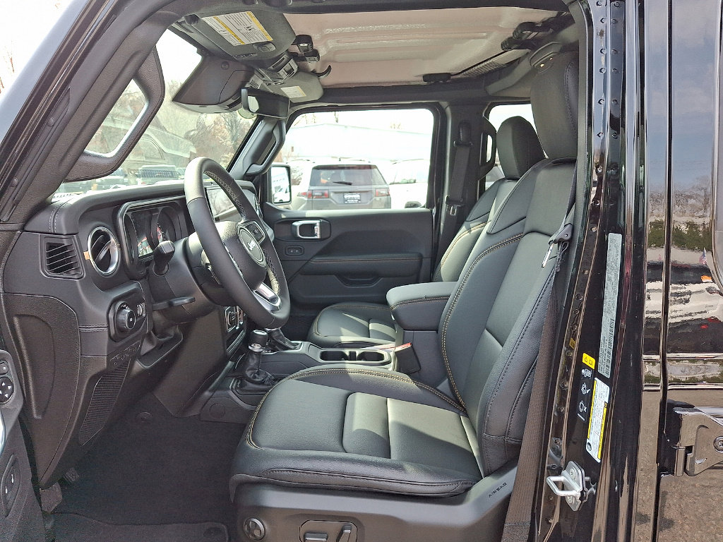 Used 2026 Jeep Wrangler Unlimited Sahara AWD/4WD image 3