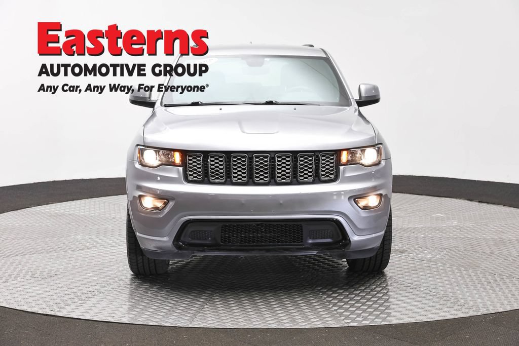 Used 2017 Jeep Grand Cherokee Altitude AWD/4WD image 2