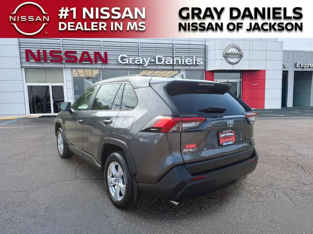 Used 2019 Toyota RAV4 XLE FWD image 5