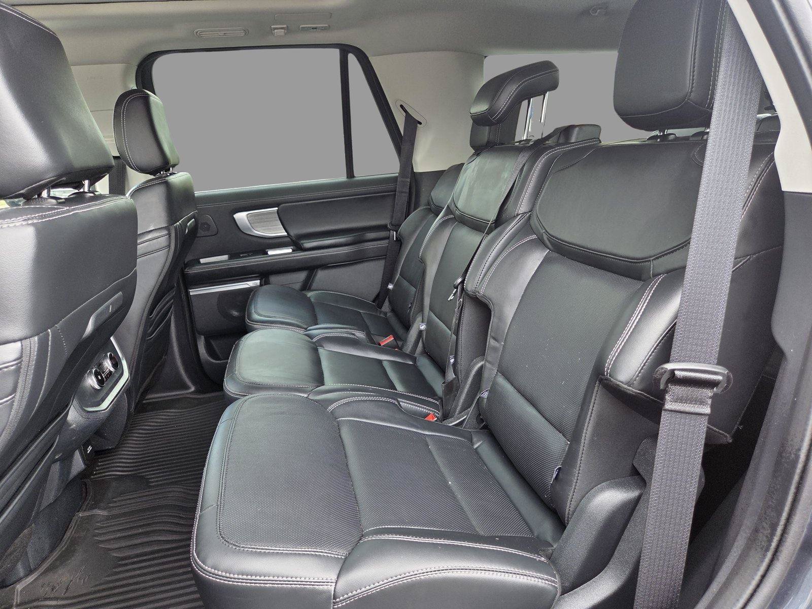 Used 2025 Ford Expedition Platinum w/ Driver's Package AWD/4WD image 22