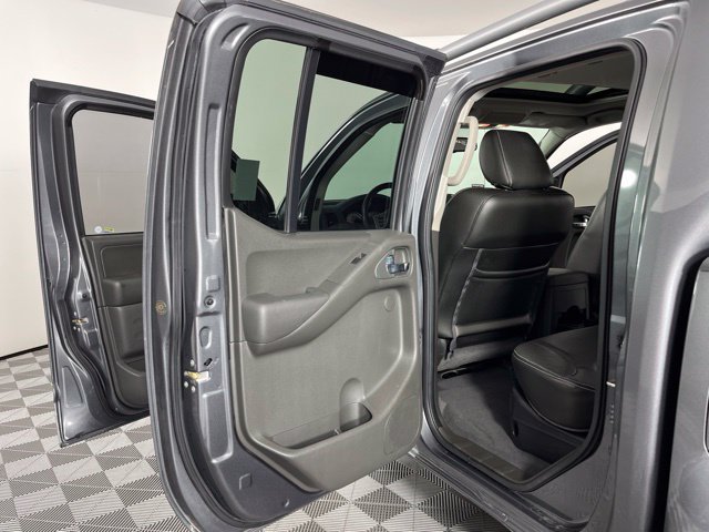 Used 2020 Nissan Frontier PRO-4X w/ Pro-4x Utility Package AWD/4WD image 39