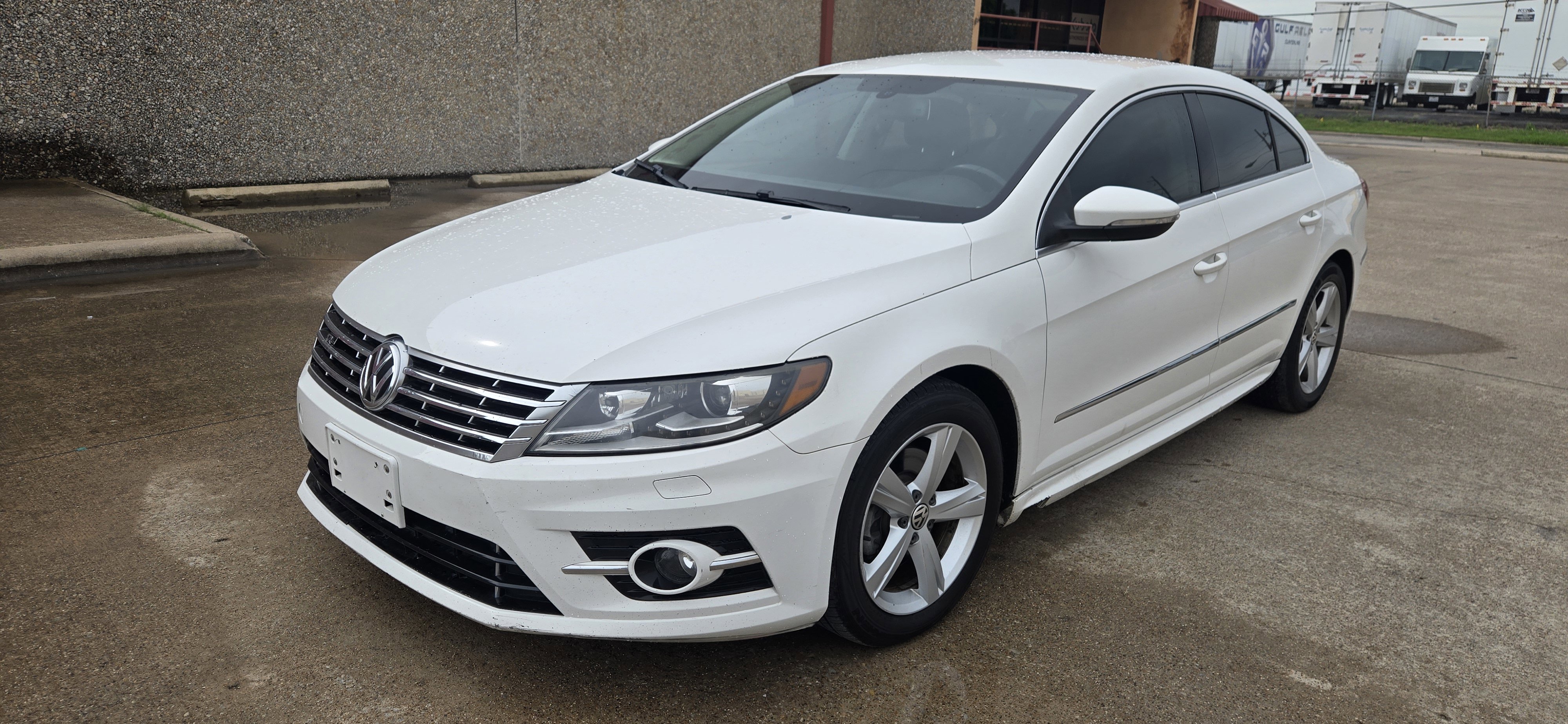 Used 2014 Volkswagen CC R-Line FWD image 2
