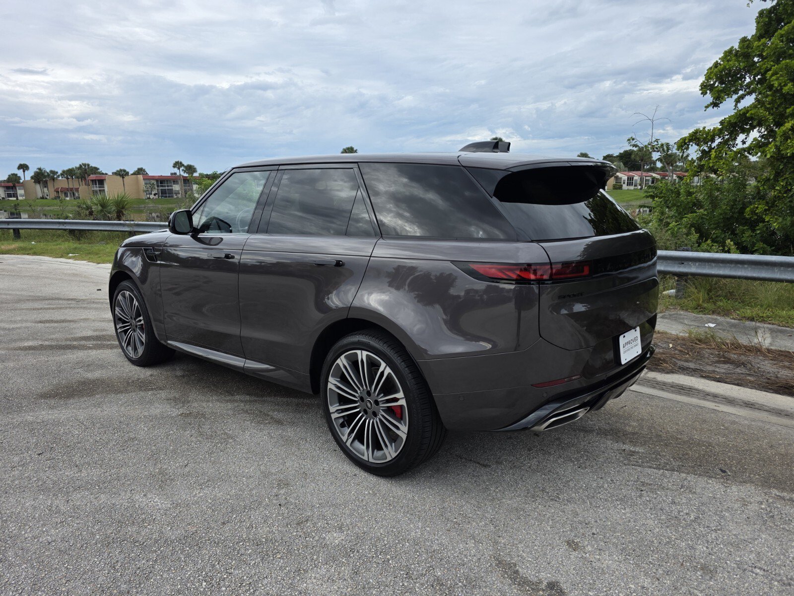 Certified 2025 Land Rover Range Rover Sport Dynamic SE AWD/4WD image 2