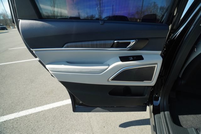 Used 2024 Kia Telluride EX w/ EX Captain's Chair Package image 16