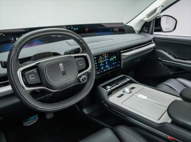 New 2026 Lincoln Navigator Premiere AWD/4WD image 16
