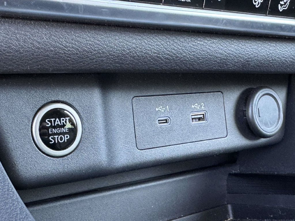 Used 2023 Nissan Rogue SV FWD image 9