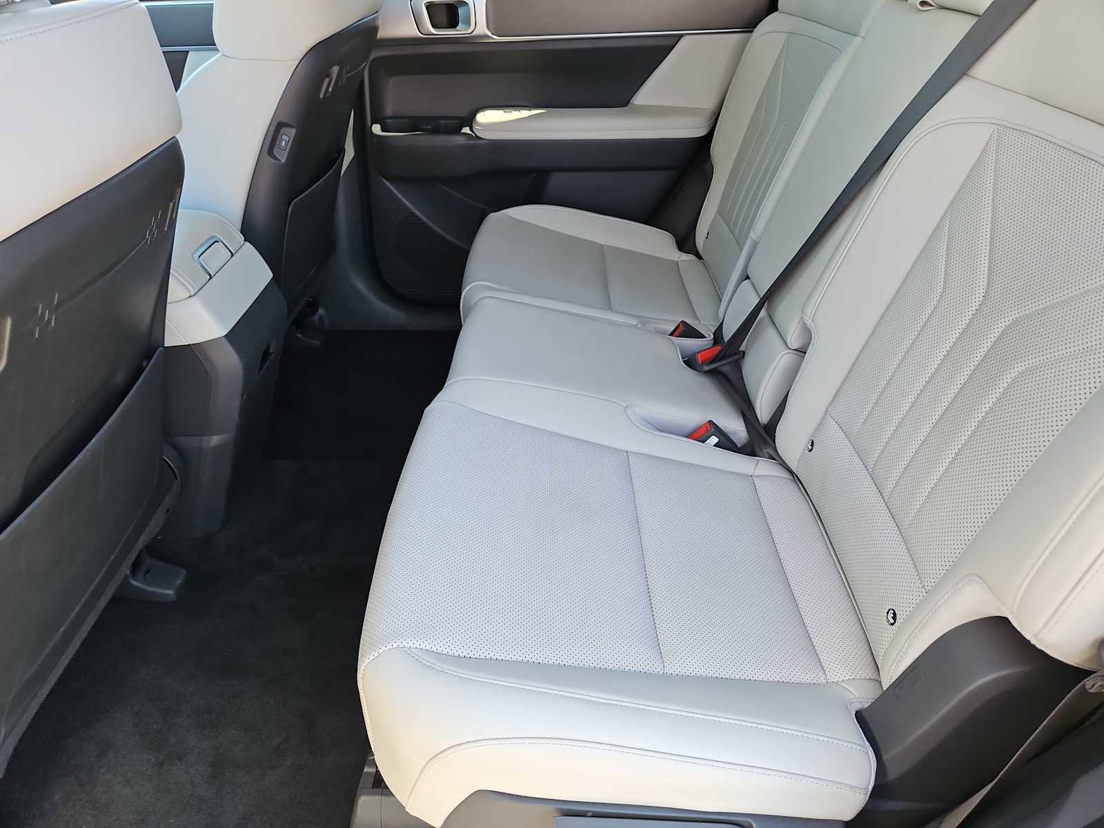 Certified 2025 Hyundai Santa Fe SEL image 19