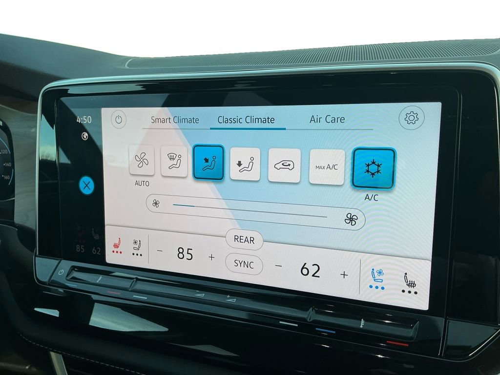 Used 2025 Volkswagen Atlas SE image 18