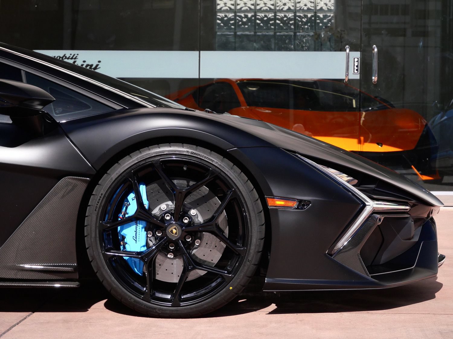 Used 2025 Lamborghini Revuelto AWD/4WD image 9