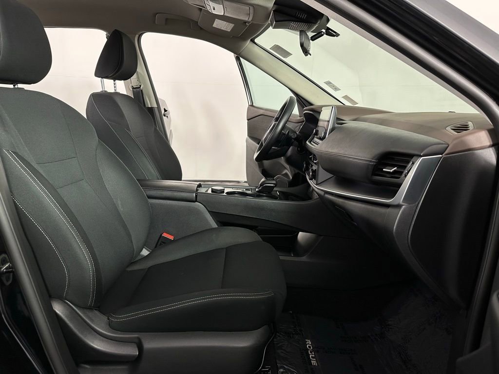Used 2023 Nissan Rogue S image 27