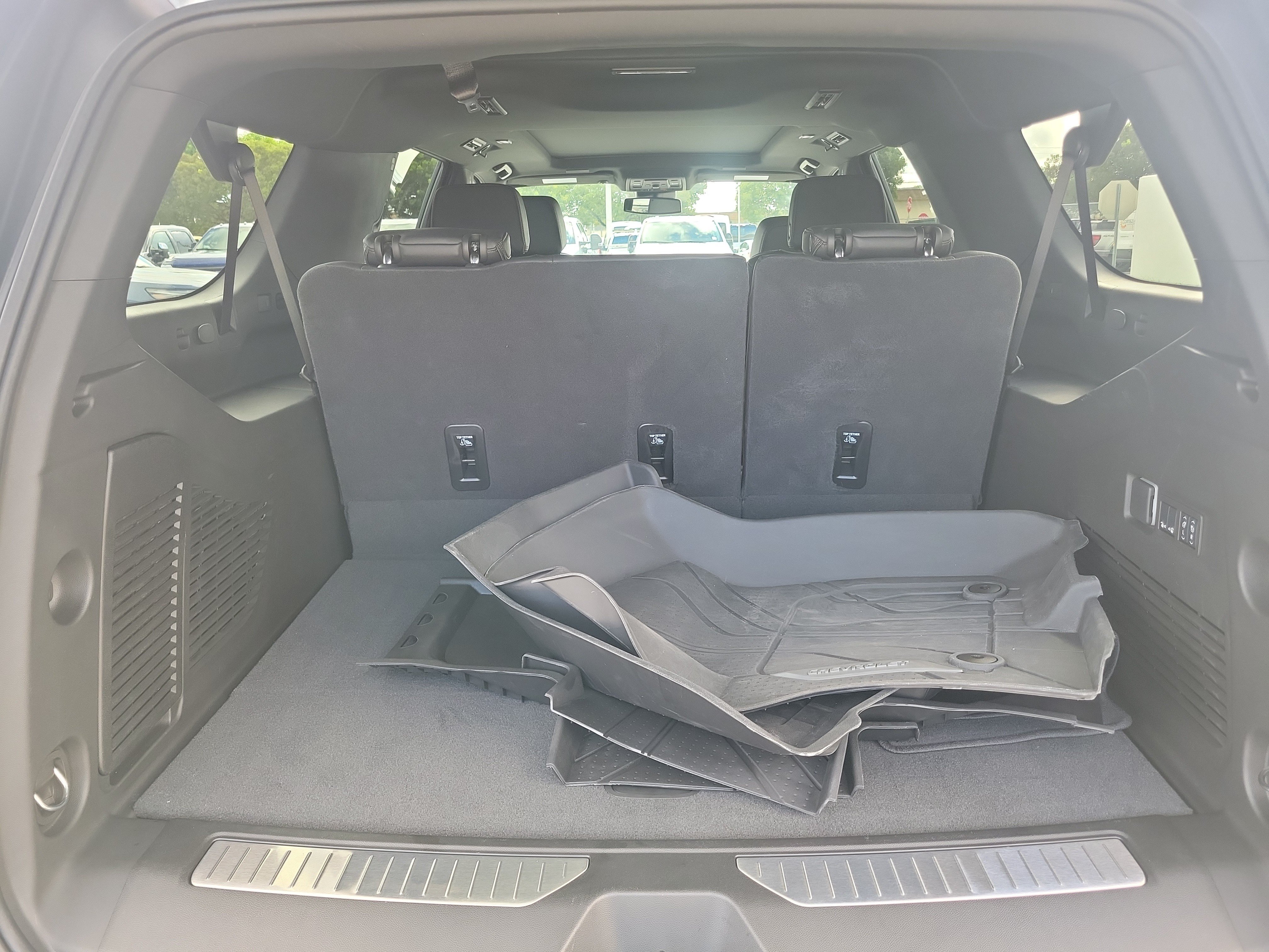 Used 2025 Chevrolet Suburban RST w/ Comfort Package RWD image 18
