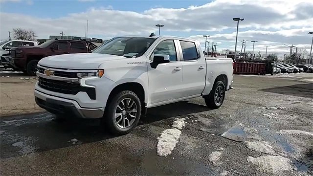 Used 2024 Chevrolet Silverado 1500 LT image 3