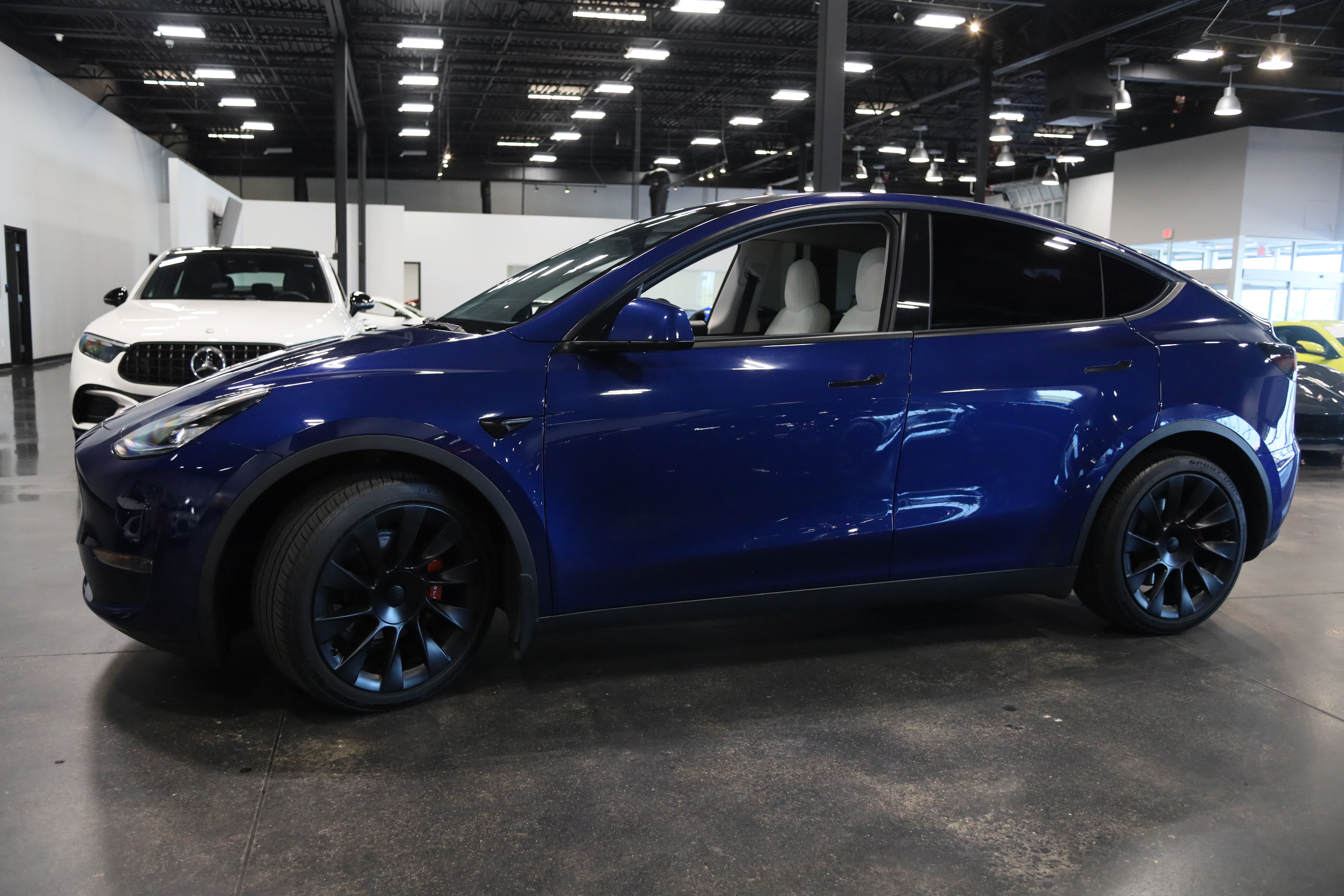 Used 2021 Tesla Model Y Long Range AWD/4WD image 9