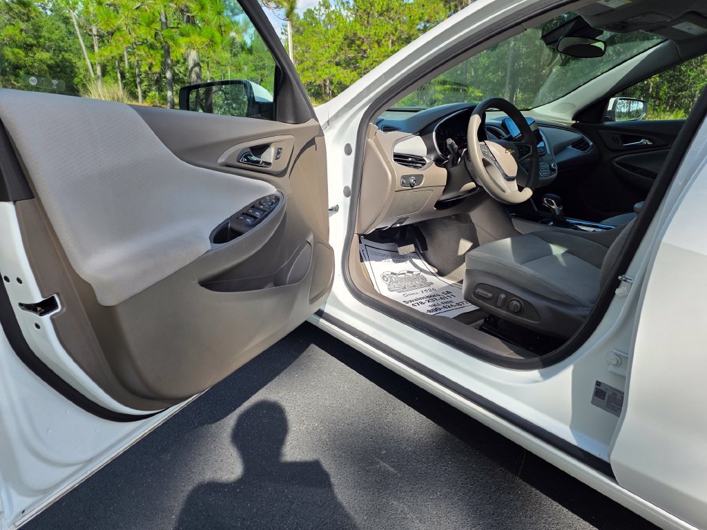 Used 2025 Chevrolet Malibu LT FWD image 10