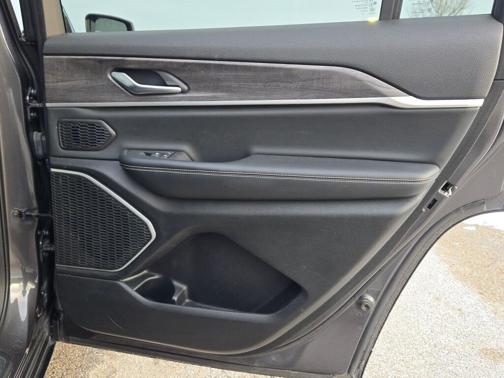 Used 2022 Jeep Grand Cherokee L Limited w/ Trailer Tow Group (B) image 12