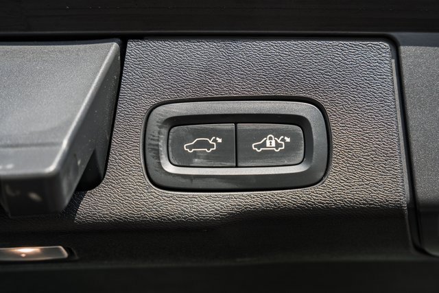 Used 2024 Volvo XC60 B5 Plus image 11