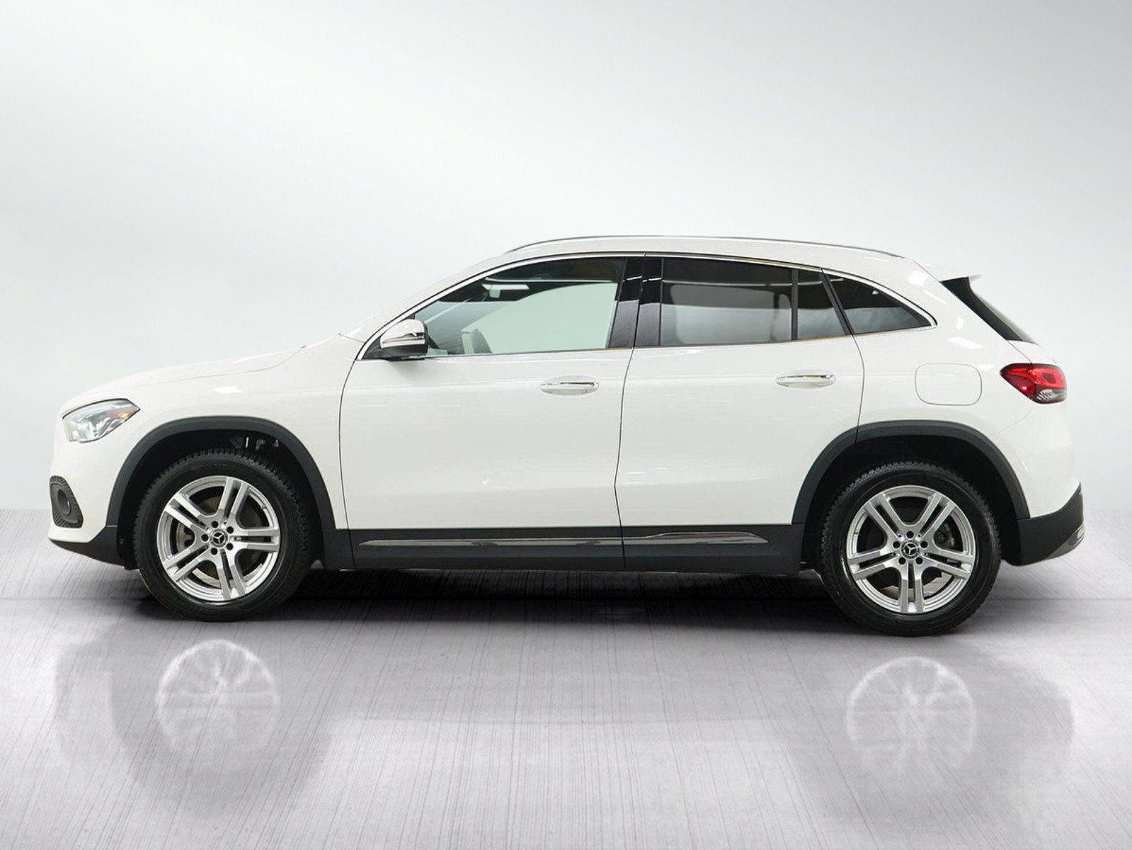 Used 2022 Mercedes-Benz GLA 250 4MATIC image 2