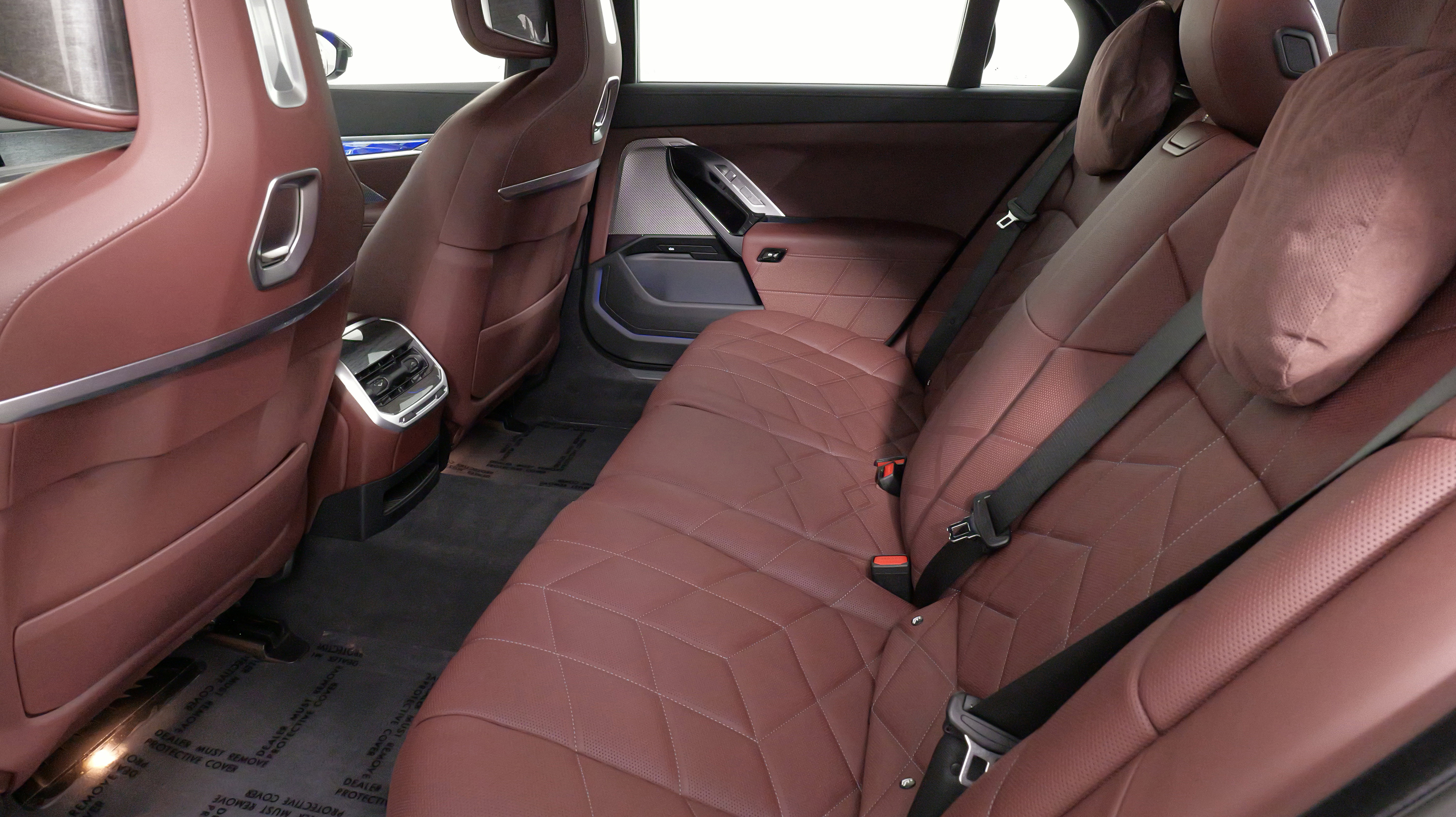 Used 2024 BMW i7 xDrive60 w/ Executive Package image 36