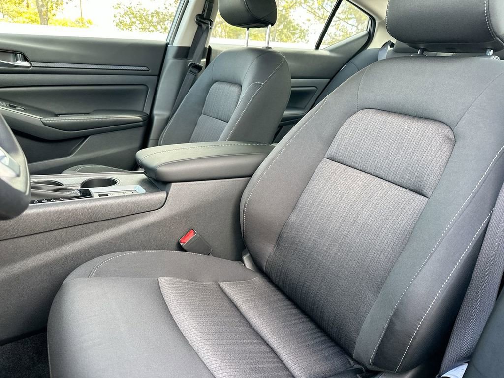 Used 2025 Nissan Altima 2.5 SV image 21